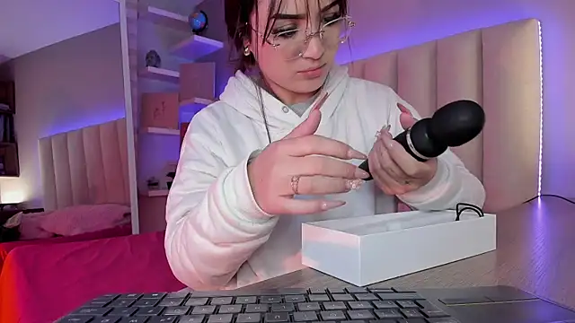 Megan mooree  online show from 03.07.25