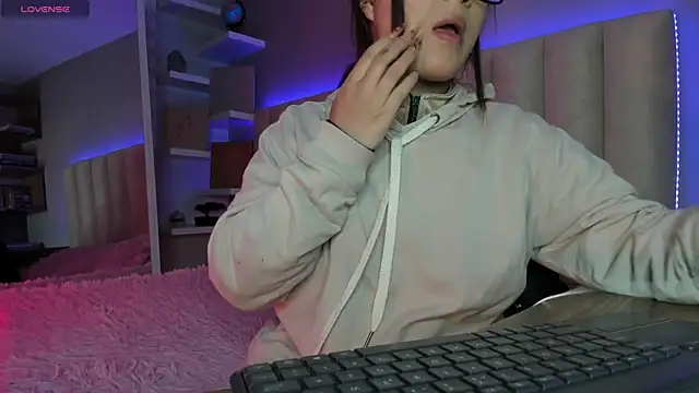 Megan mooree  online show from 03.19.25