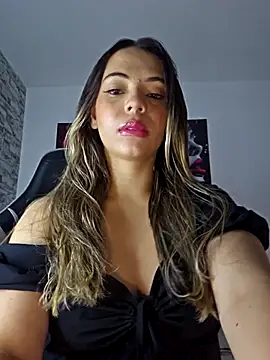 Snapshot of Antonella2_m chatting on 10.17.25 Antonella2 m online show from 10.17.25