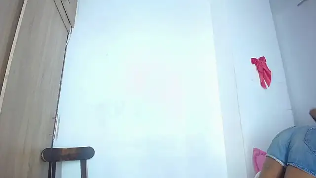 Snapshot of bloom444 chatting on 02.19.25 bloom444 online show from 02.19.25