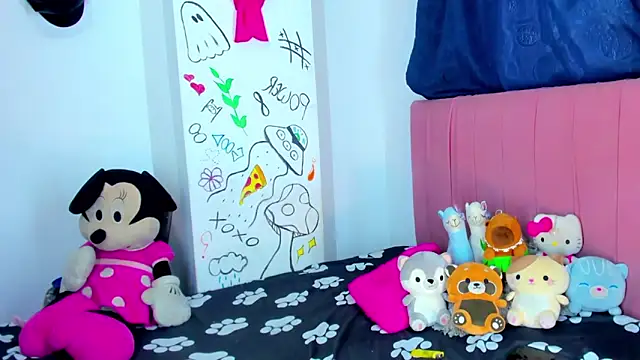 Snapshot of bloom444 chatting on 09.11.25 bloom444 online show from 09.11.25