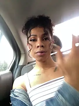 Snapshot of bloom444 chatting on 11.08.25 bloom444 online show from 11.08.25