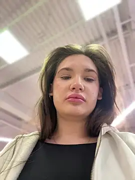 Holly Molii online show from 12.08.24