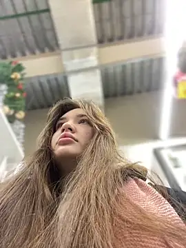 Holly Molii online show from 12.15.24