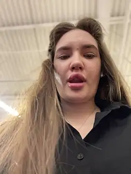 Holly Molii online show from 12.28.24