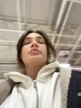 Holly Molii online show from 01.08.25