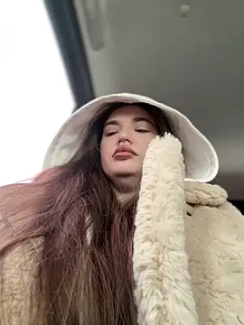 Holly Molii online show from 01.11.25