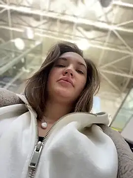 Holly Molii online show from 01.18.25