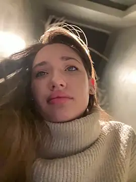 Holly Molii online show from 01.19.25