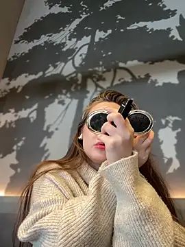 Holly Molii online show from 01.25.25