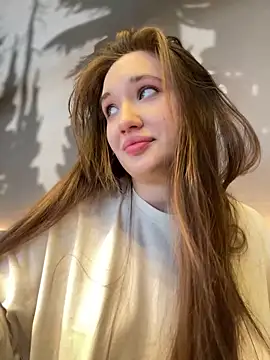 Holly Molii online show from 01.26.25