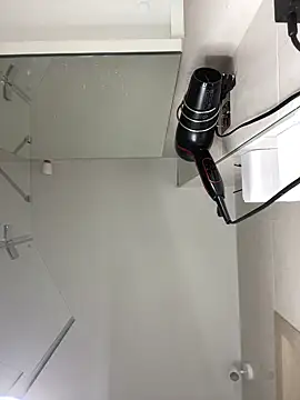 Holly Molii online show from 02.15.25