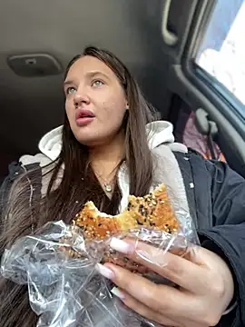 Holly Molii online show from 03.06.25