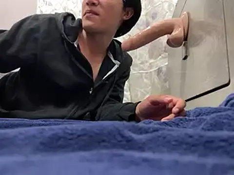 Akaerizz online show from 12.18.24