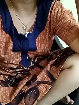 Snapshot of yourtamilcouple chatting on 01.28.25 yourtamilcouple online show from 01.28.25