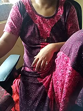 Snapshot of yourtamilcouple chatting on 11.03.25 yourtamilcouple online show from 11.03.25