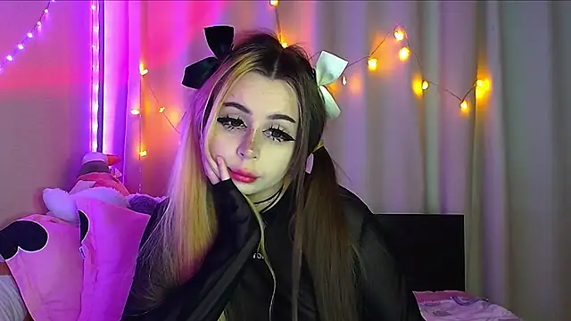 Snapshot of suemeow chatting on 02.16.25 suemeow online show from 02.16.25