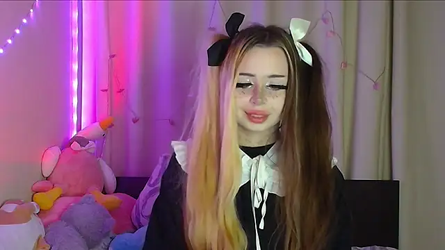 Snapshot of suemeow chatting on 03.13.25 suemeow online show from 03.13.25