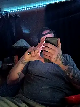 Snapshot of RobStrokes215 chatting on 12.18.25 RobStrokes215 online show from 12.18.25