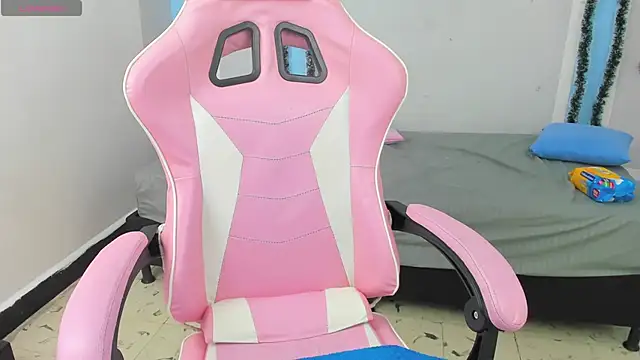 Snapshot of im_angels77 chatting on 01.06.25 im angels77 online show from 01.06.25