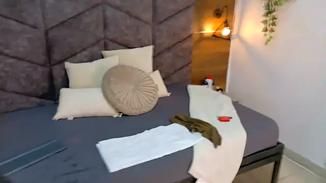 JaylaScott   online show from 11.03.25