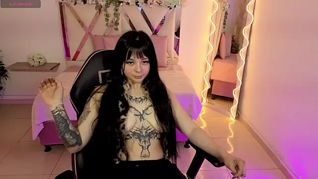 hina tay online show from 04.26.26