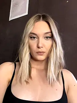 Snapshot of Alisa_Rise chatting on 10.02.25 Alisa Rise online show from 10.02.25