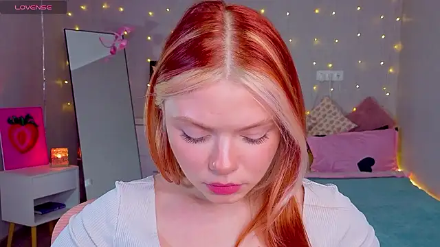 Snapshot of Red__Candy chatting on 02.08.26 Red Candy online show from 02.08.26