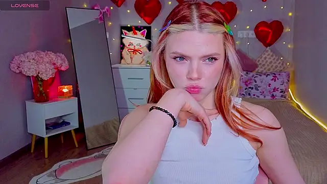 Snapshot of Red__Candy chatting on 02.20.26 Red Candy online show from 02.20.26