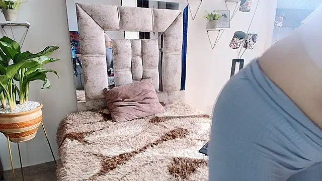 Snapshot of mariana_cruzz chatting on 11.27.25 mariana cruzz online show from 11.27.25