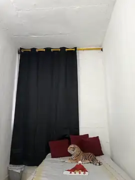 Snapshot of Velk_hot chatting on 12.14.24 Velk hot online show from 12.14.24