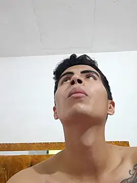 Snapshot of Velk_hot chatting on 12.21.24 Velk hot online show from 12.21.24