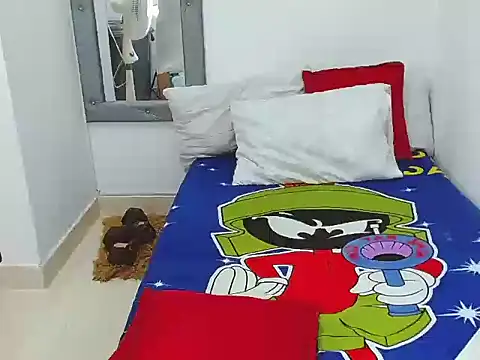 Snapshot of Velk_hot chatting on 11.17.25 Velk hot online show from 11.17.25