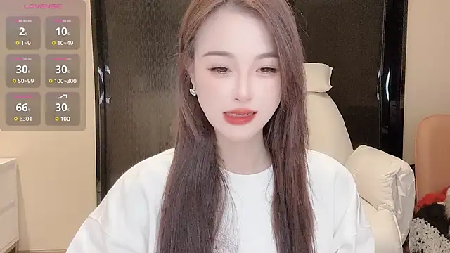 Snapshot of Neyllar chatting on 12.21.24 Neyllar online show from 12.21.24