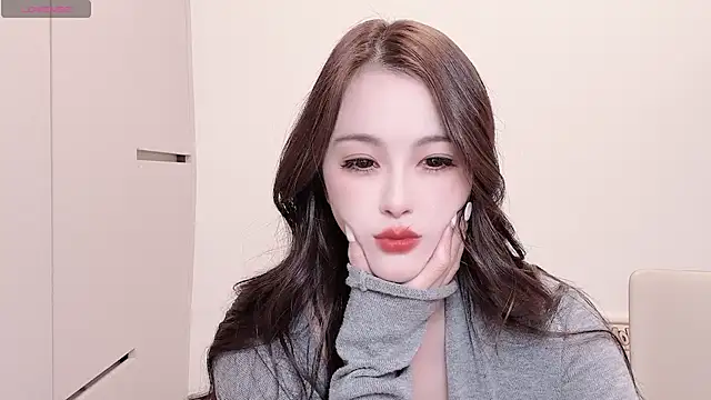 Snapshot of Neyllar chatting on 11.19.25 Neyllar online show from 11.19.25