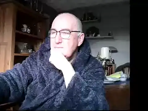 Snapshot of Adamdaddybear chatting on 12.09.24 Adamdaddybear online show from 12.09.24