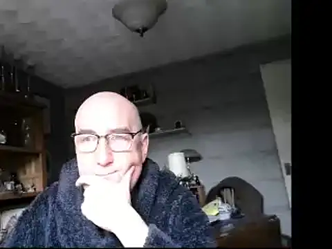 Snapshot of Adamdaddybear chatting on 12.10.24 Adamdaddybear online show from 12.10.24