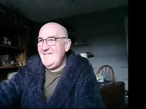 Snapshot of Adamdaddybear chatting on 12.12.24 Adamdaddybear online show from 12.12.24