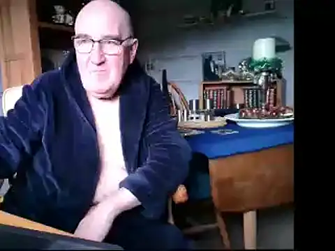 Snapshot of Adamdaddybear chatting on 12.16.24 Adamdaddybear online show from 12.16.24