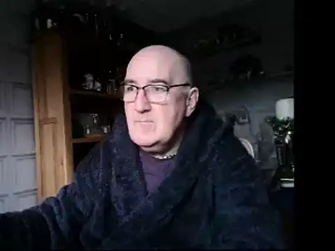 Snapshot of Adamdaddybear chatting on 12.17.24 Adamdaddybear online show from 12.17.24