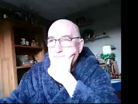 Snapshot of Adamdaddybear chatting on 12.18.24 Adamdaddybear online show from 12.18.24