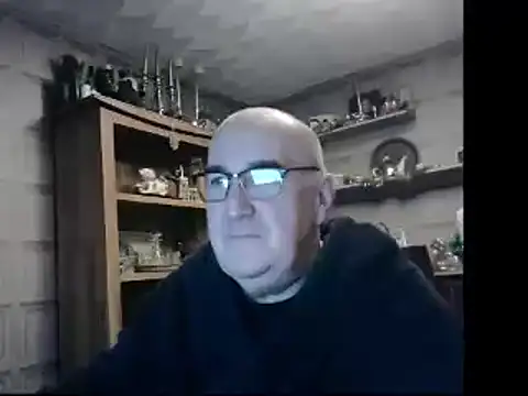 Snapshot of Adamdaddybear chatting on 12.20.24 Adamdaddybear online show from 12.20.24