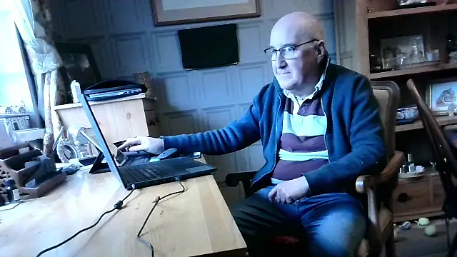 Snapshot of Adamdaddybear chatting on 01.28.25 Adamdaddybear online show from 01.28.25