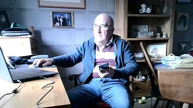 Snapshot of Adamdaddybear chatting on 02.01.25 Adamdaddybear online show from 02.01.25