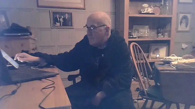 Snapshot of Adamdaddybear chatting on 02.01.25 Adamdaddybear online show from 02.01.25