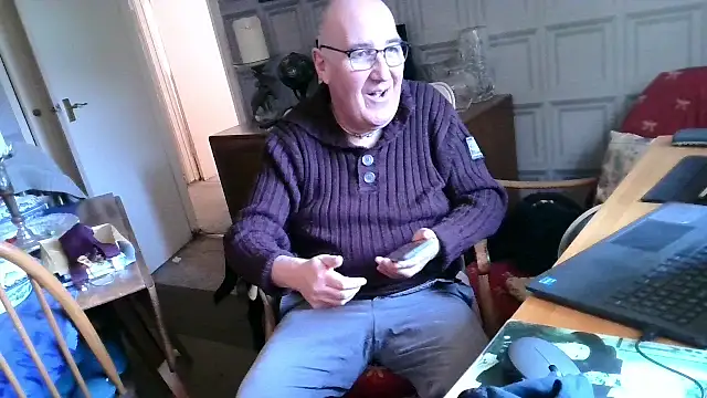 Snapshot of Adamdaddybear chatting on 02.06.25 Adamdaddybear online show from 02.06.25