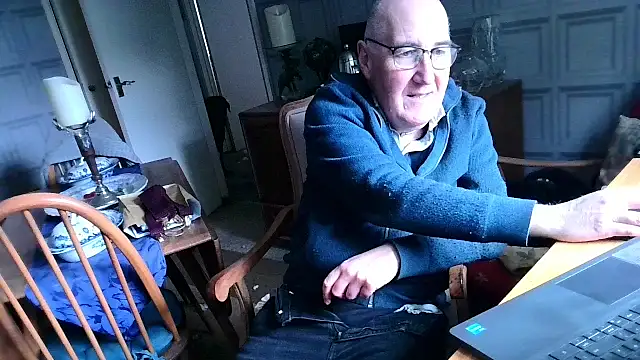 Snapshot of Adamdaddybear chatting on 02.10.25 Adamdaddybear online show from 02.10.25