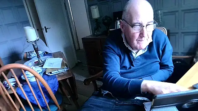 Snapshot of Adamdaddybear chatting on 02.14.25 Adamdaddybear online show from 02.14.25