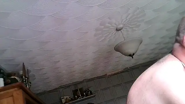 Snapshot of Adamdaddybear chatting on 02.17.25 Adamdaddybear online show from 02.17.25