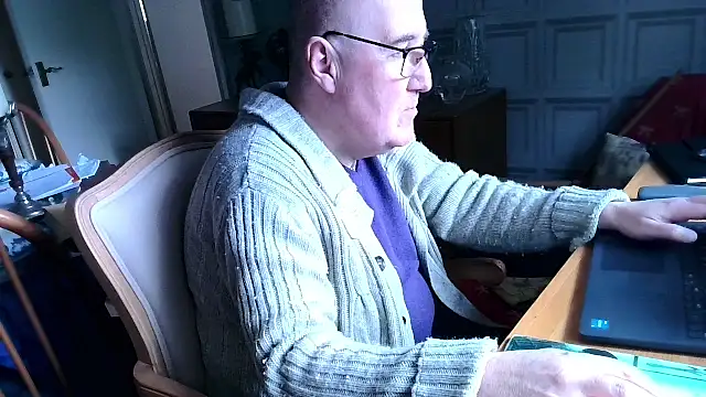 Snapshot of Adamdaddybear chatting on 02.18.25 Adamdaddybear online show from 02.18.25